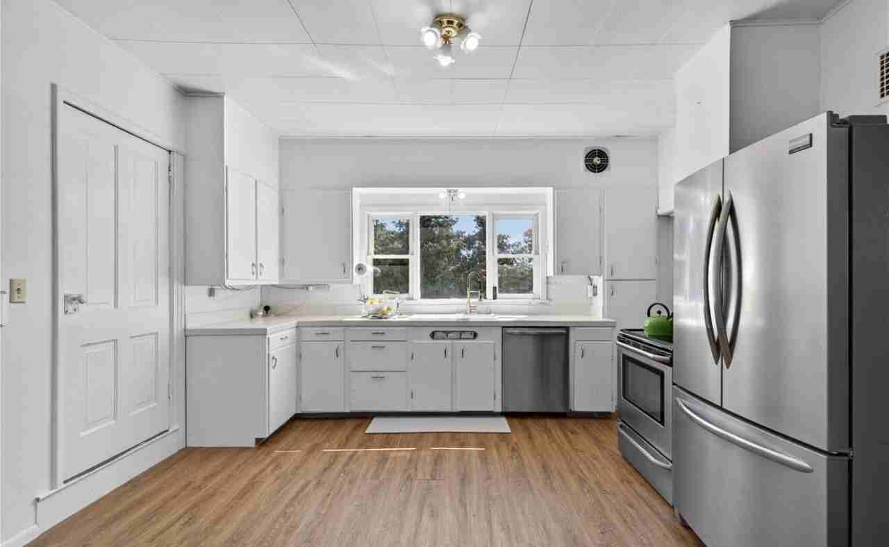 126 W Ash St #NA - Photo 2 of 11
