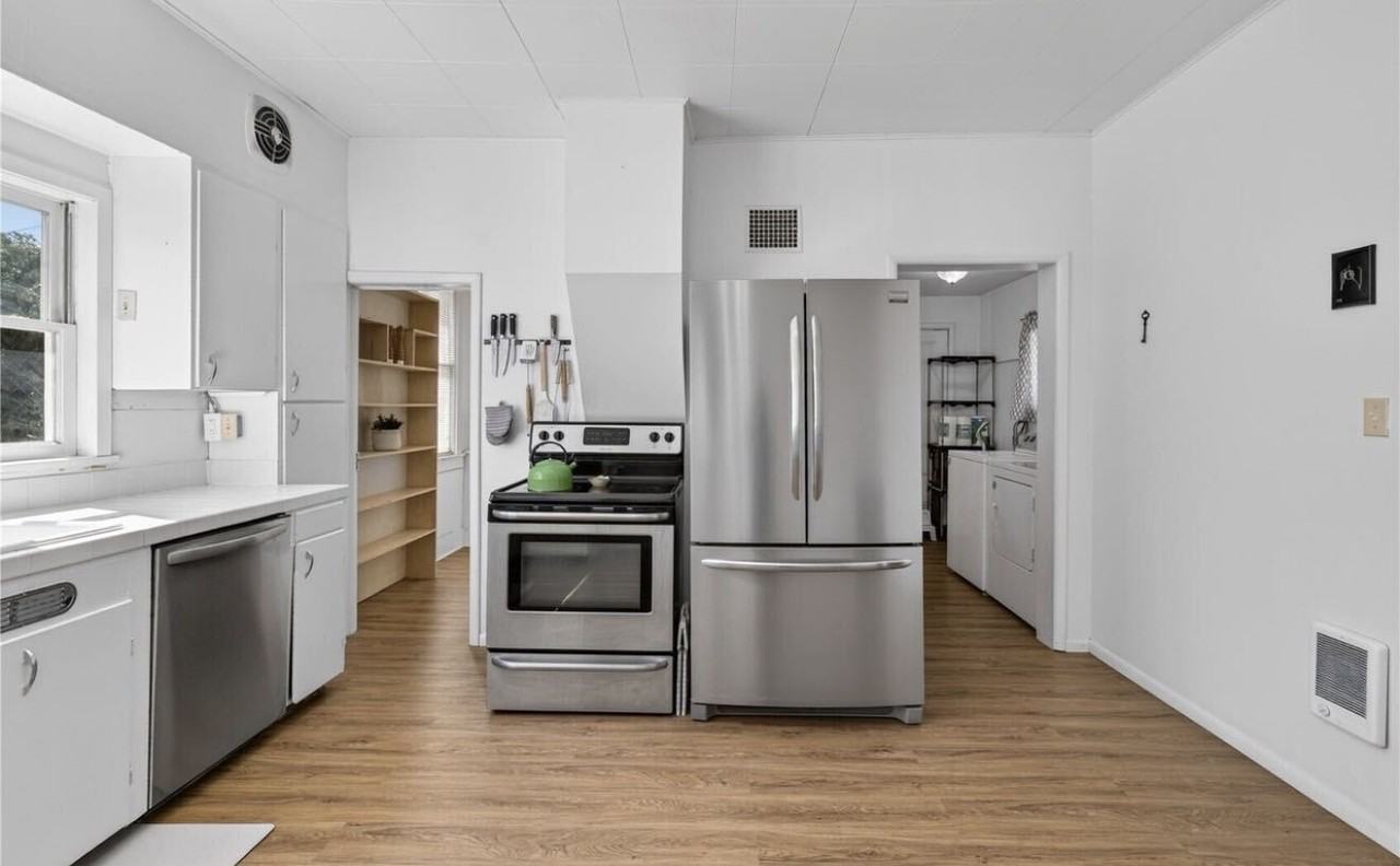 126 W Ash St #NA - Photo 3 of 11