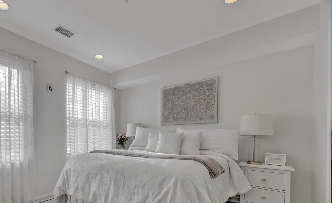 1346 Nicholson St Nw #102 - Photo 5 of 20