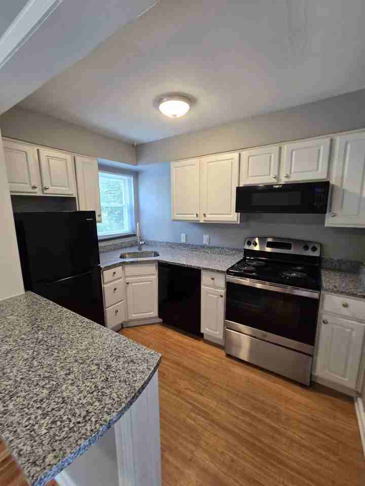 2028 Ridgeview Rd #D - Photo 2 of 9