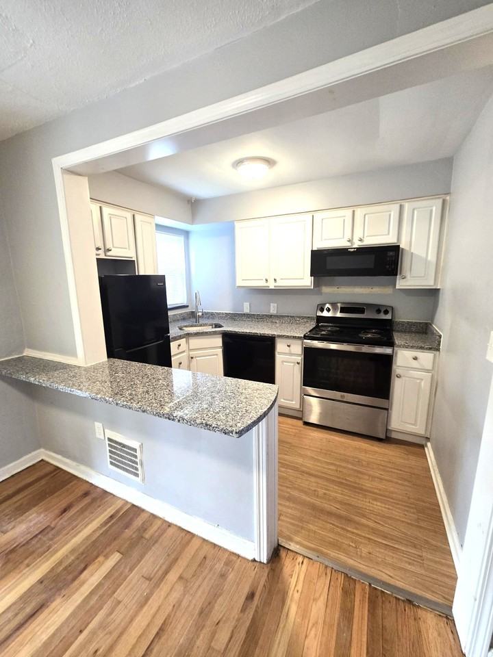 2028 Ridgeview Rd #D - Photo 7 of 9