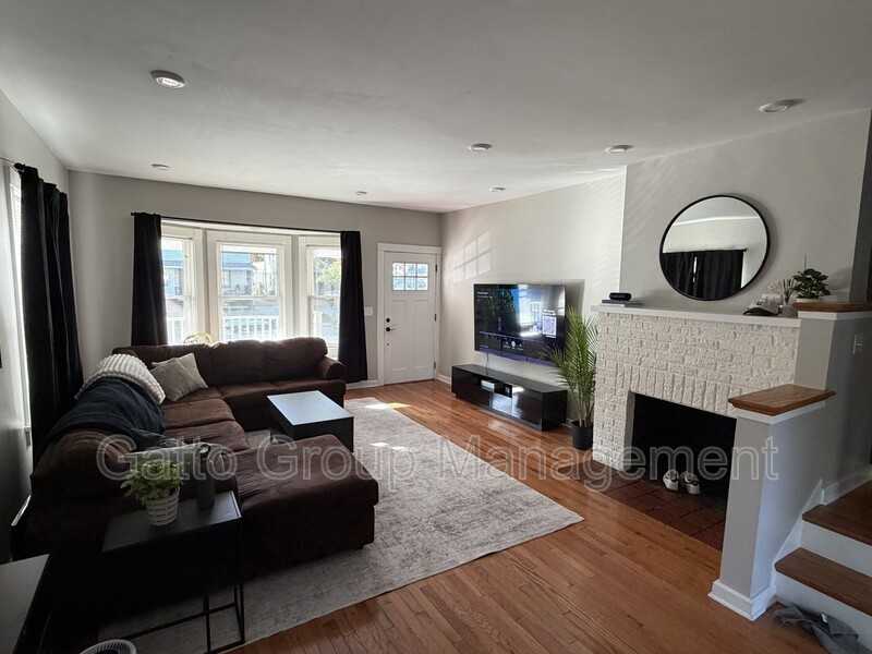 1305 W 106th St - Photo 4 of 15