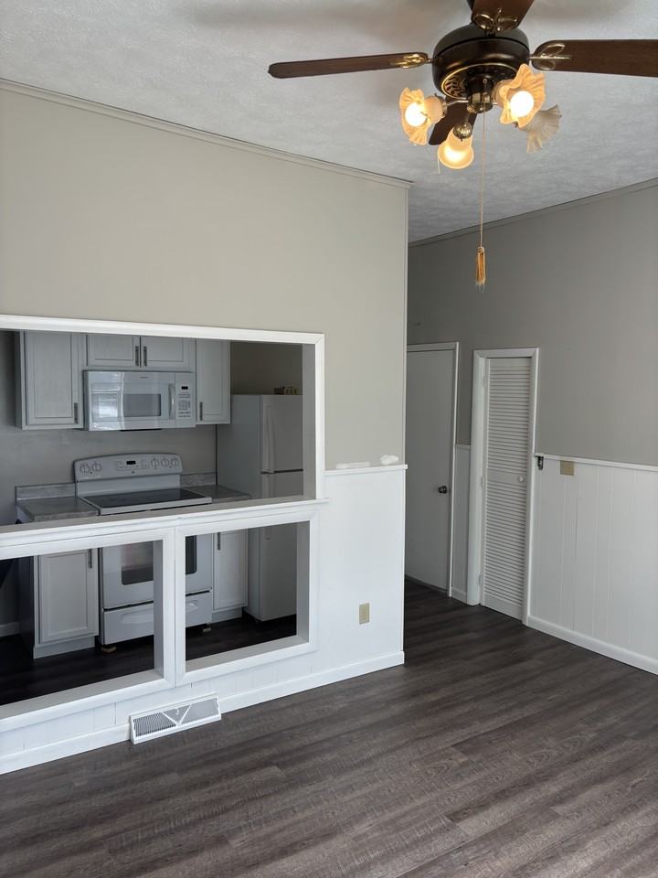 245 E Walnut St #245A - Photo 2 of 11