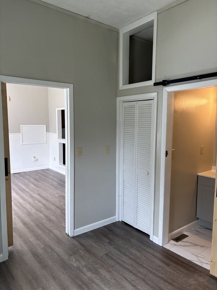245 E Walnut St #245A - Photo 5 of 11