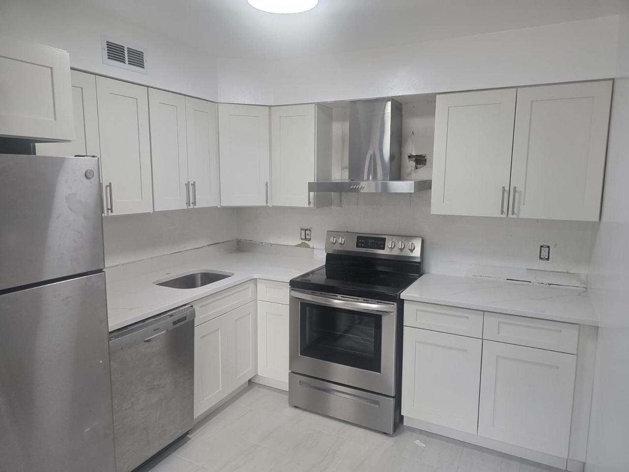 2427 Bayberry Ct - Photo 4 of 9