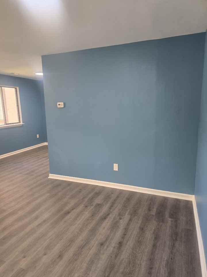 2427 Bayberry Ct - Photo 2 of 9