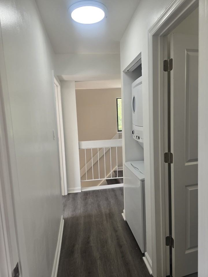 2427 Bayberry Ct - Photo 6 of 9