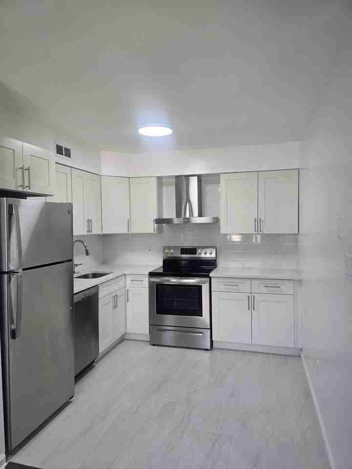 2427 Bayberry Ct - Photo 7 of 9