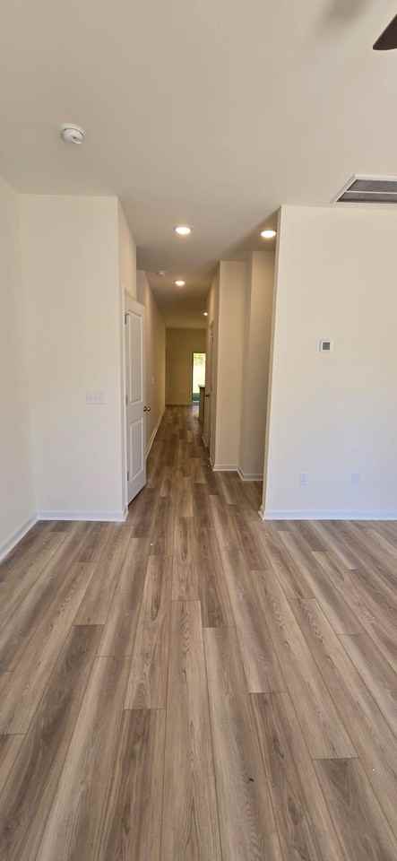 1098 Silverbend Trl #NA - Photo 2 of 12