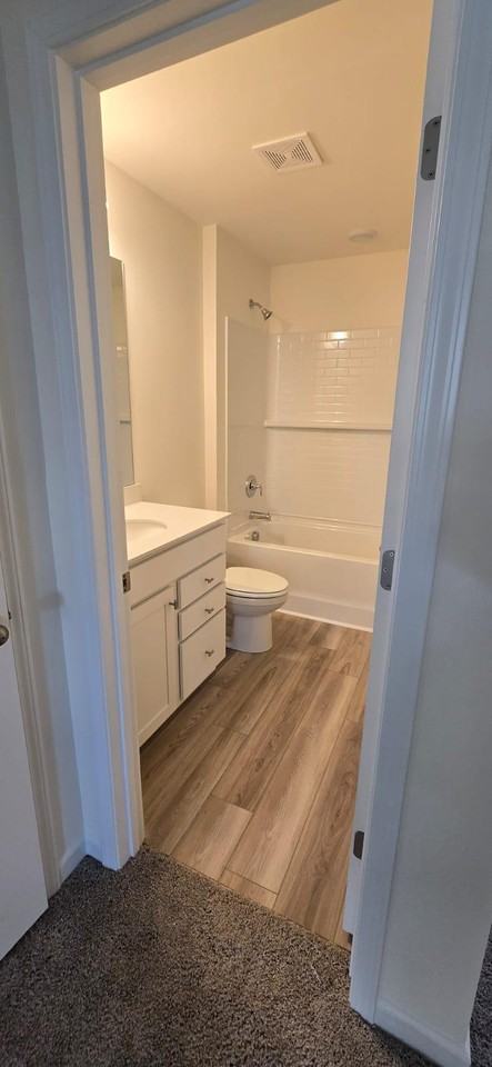 1098 Silverbend Trl #NA - Photo 4 of 12