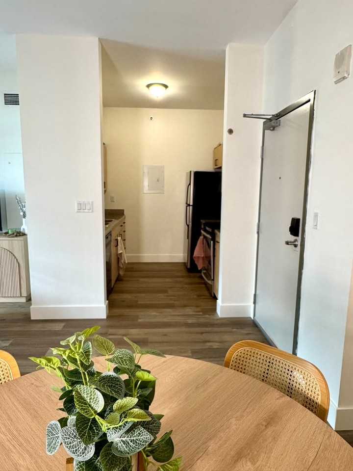 490 W Ash St #1606 - Photo 4 of 37