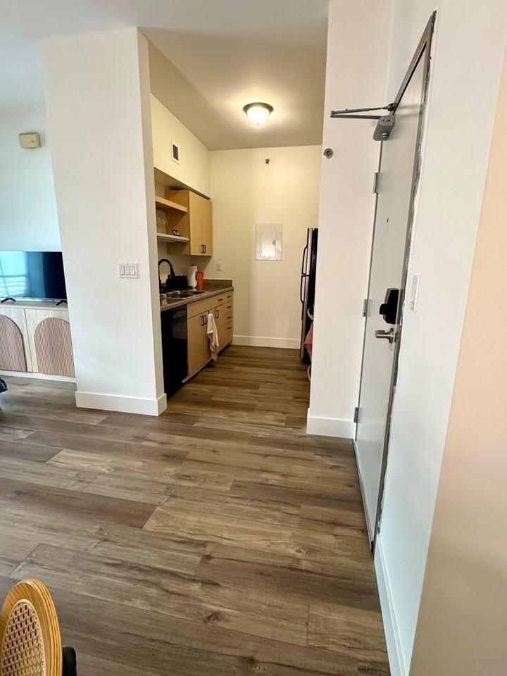 490 W Ash St #1606 - Photo 5 of 37