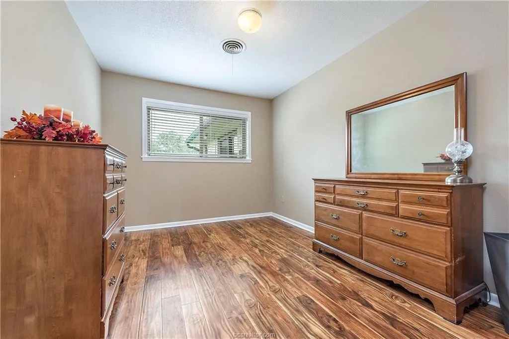 1210 Haines Dr #NA - Photo 5 of 19