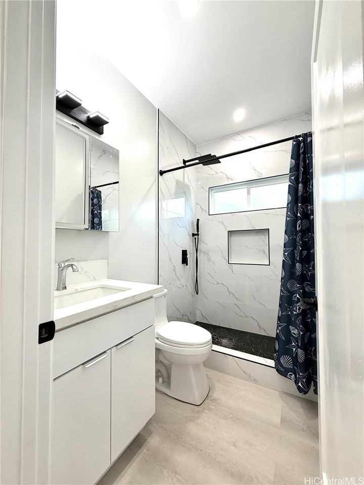 3323A Castle St - Photo 7 of 9