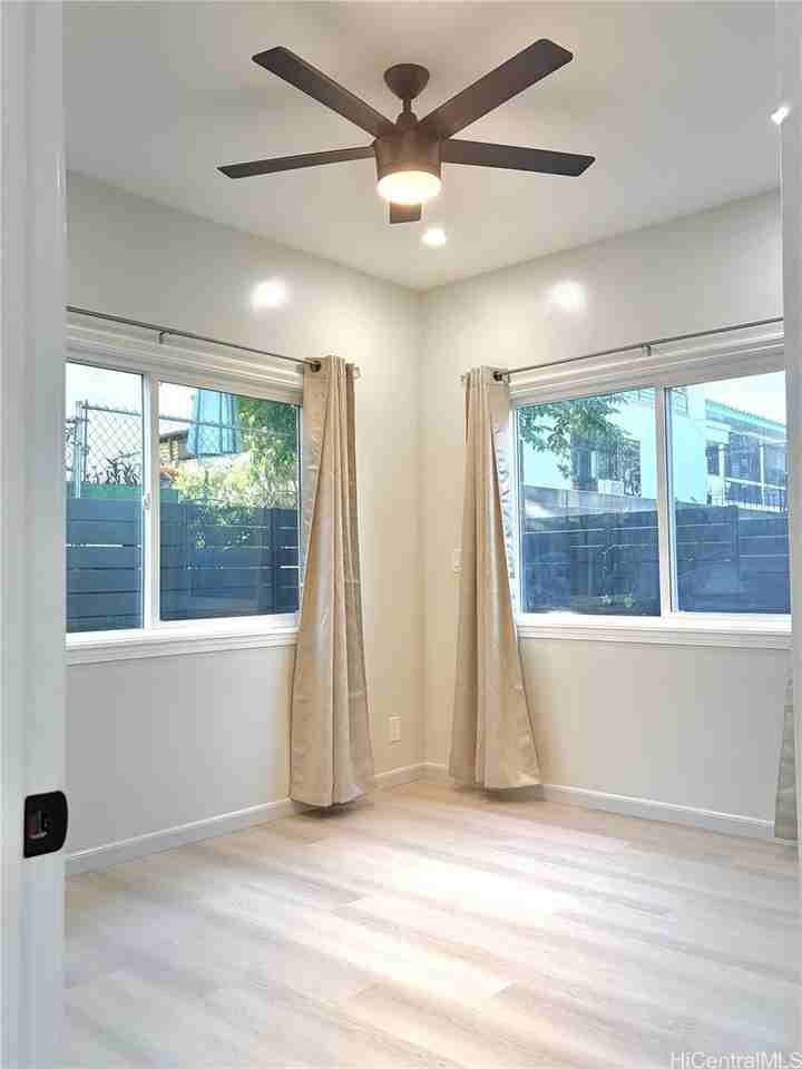 3323 Castle St - Photo 6 of 10