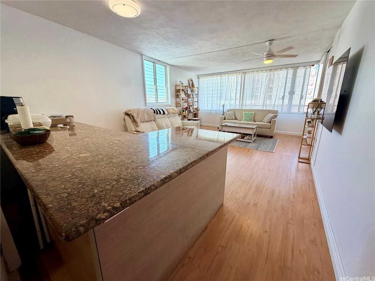 435 Seaside Ave #909 - Photo 5 of 20