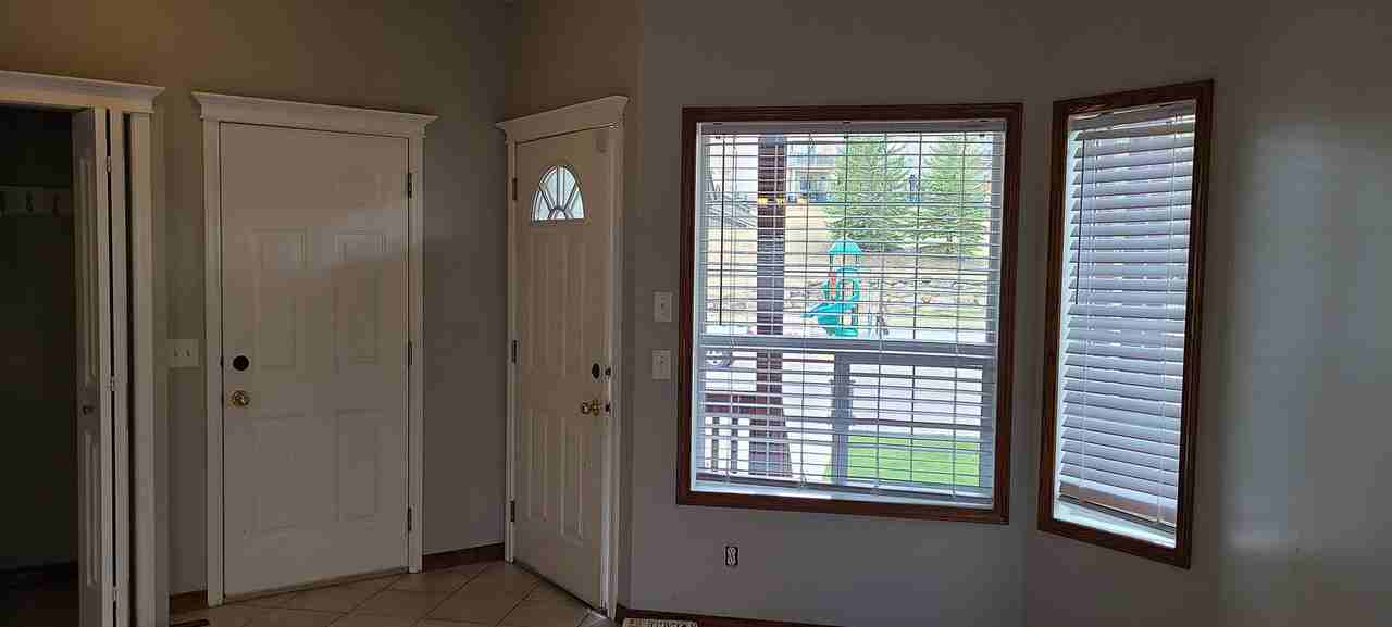 141 Bow Ridge Cres - Photo 4 of 37