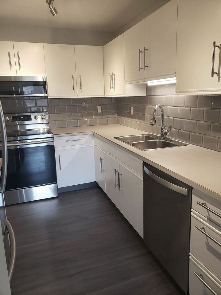 647 1 Ave Ne - Photo 5 of 40