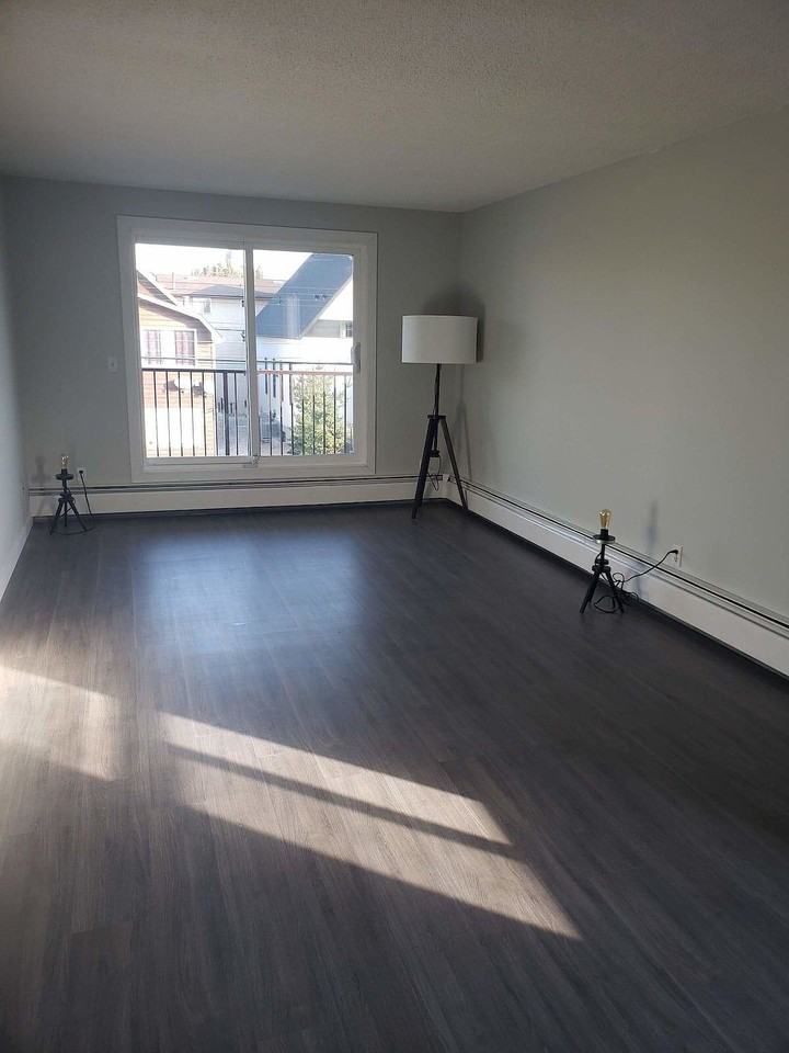 647 1 Ave Ne - Photo 6 of 40