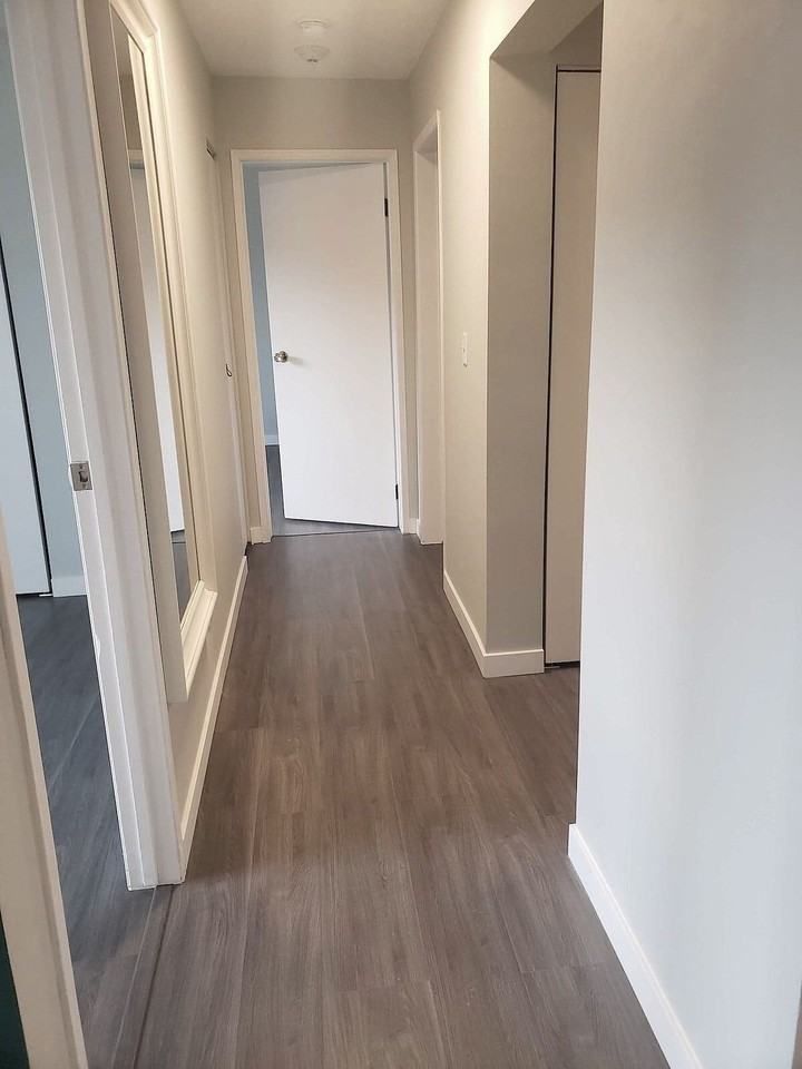 647 1 Ave Ne - Photo 7 of 40