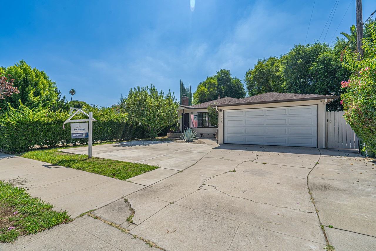 22742 Burbank Blvd
