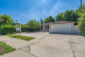 featured image of 22742 Burbank Blvd