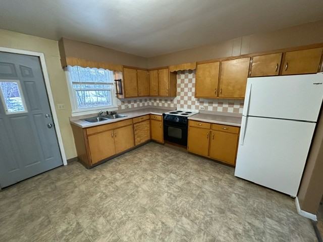 23456 Dogwood Ave #4 - Photo 5 of 12