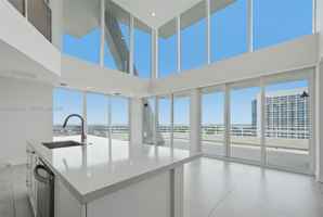featured image of NE 34th St & Biscayne Blvd