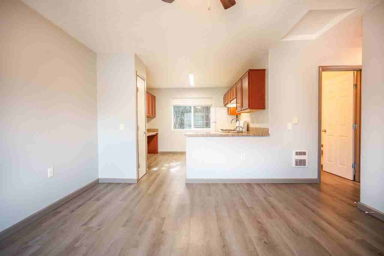 442-Northridge Plaza - Photo 3 of 23