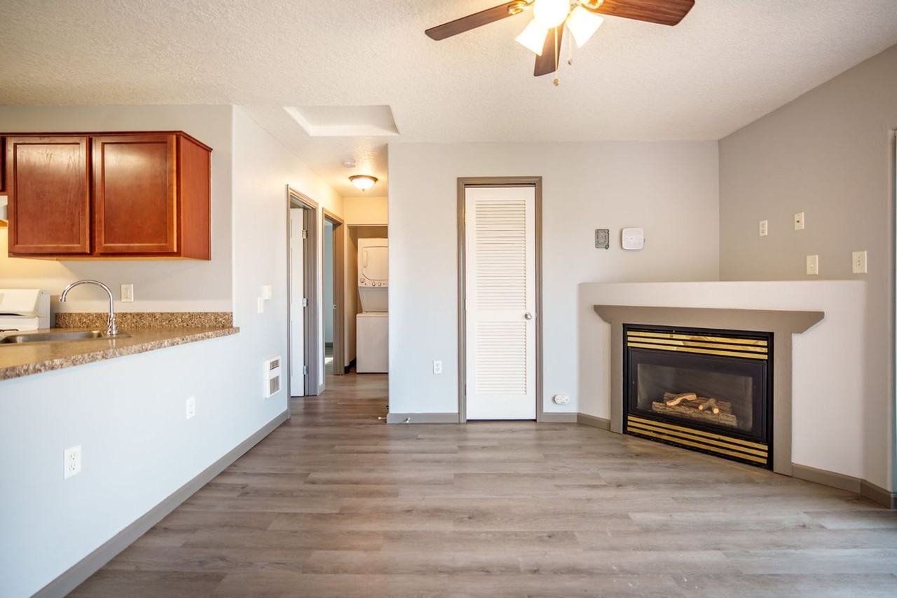 442-Northridge Plaza - Photo 5 of 23