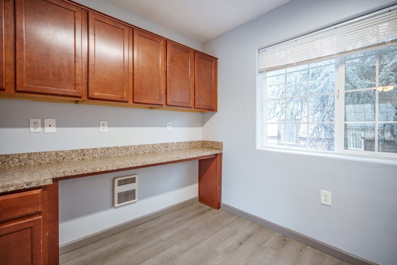 442-Northridge Plaza - Photo 6 of 23