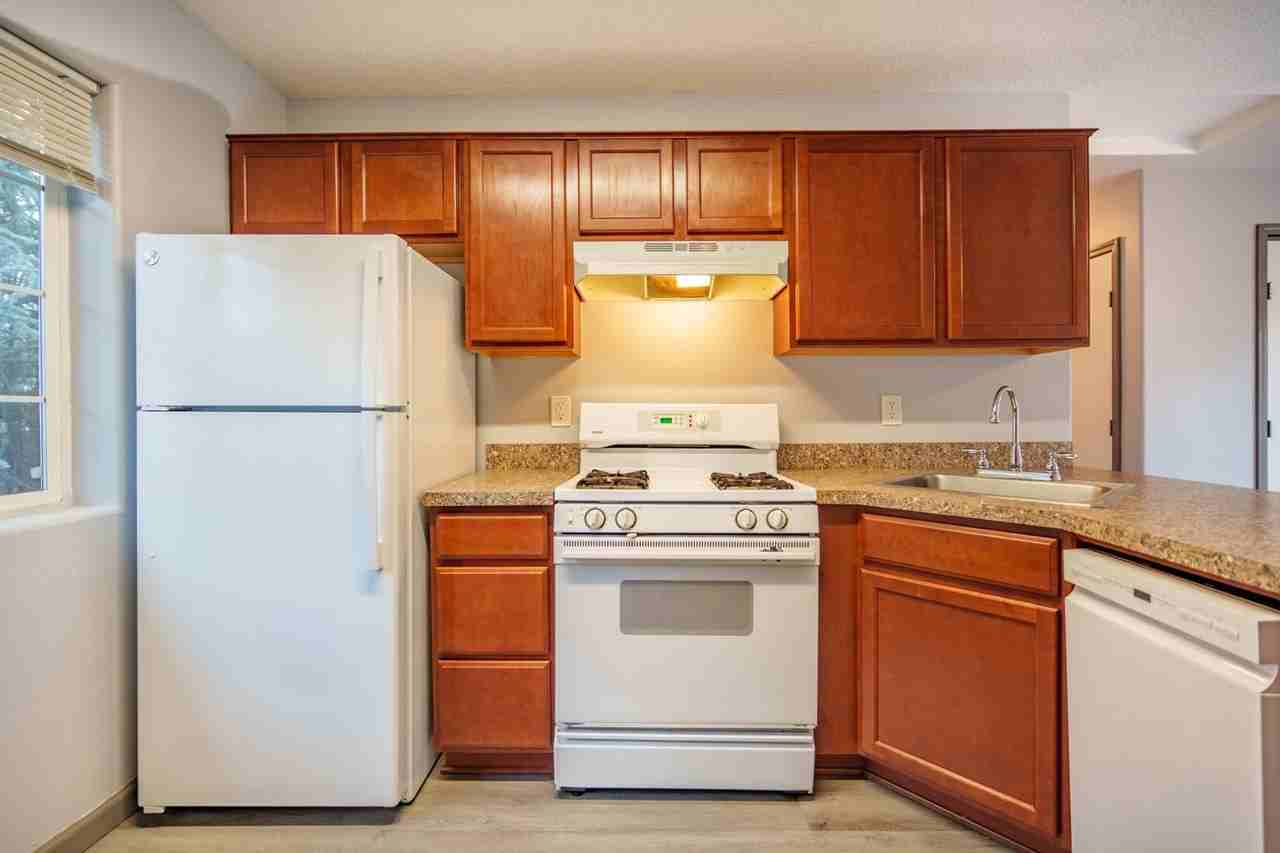 442-Northridge Plaza - Photo 7 of 23