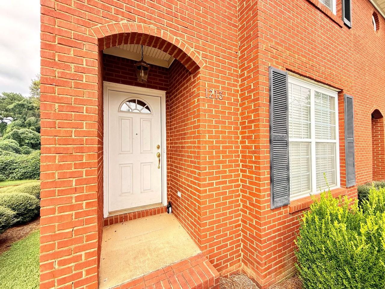 1213 N Dean Rd - Photo 2 of 28