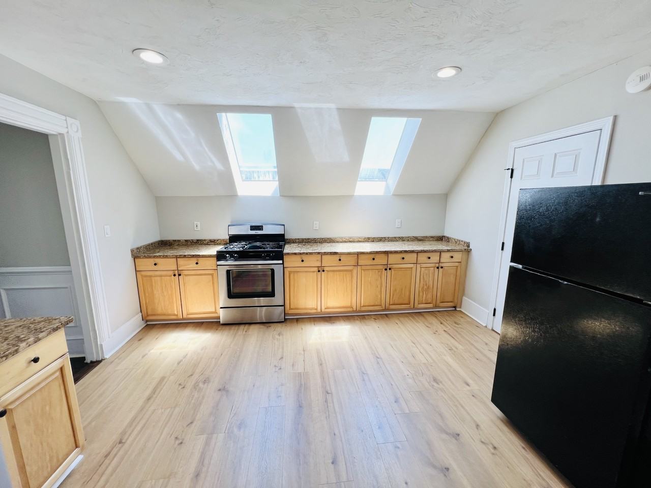 9 Abbotsford St #3 - Photo 4 of 41