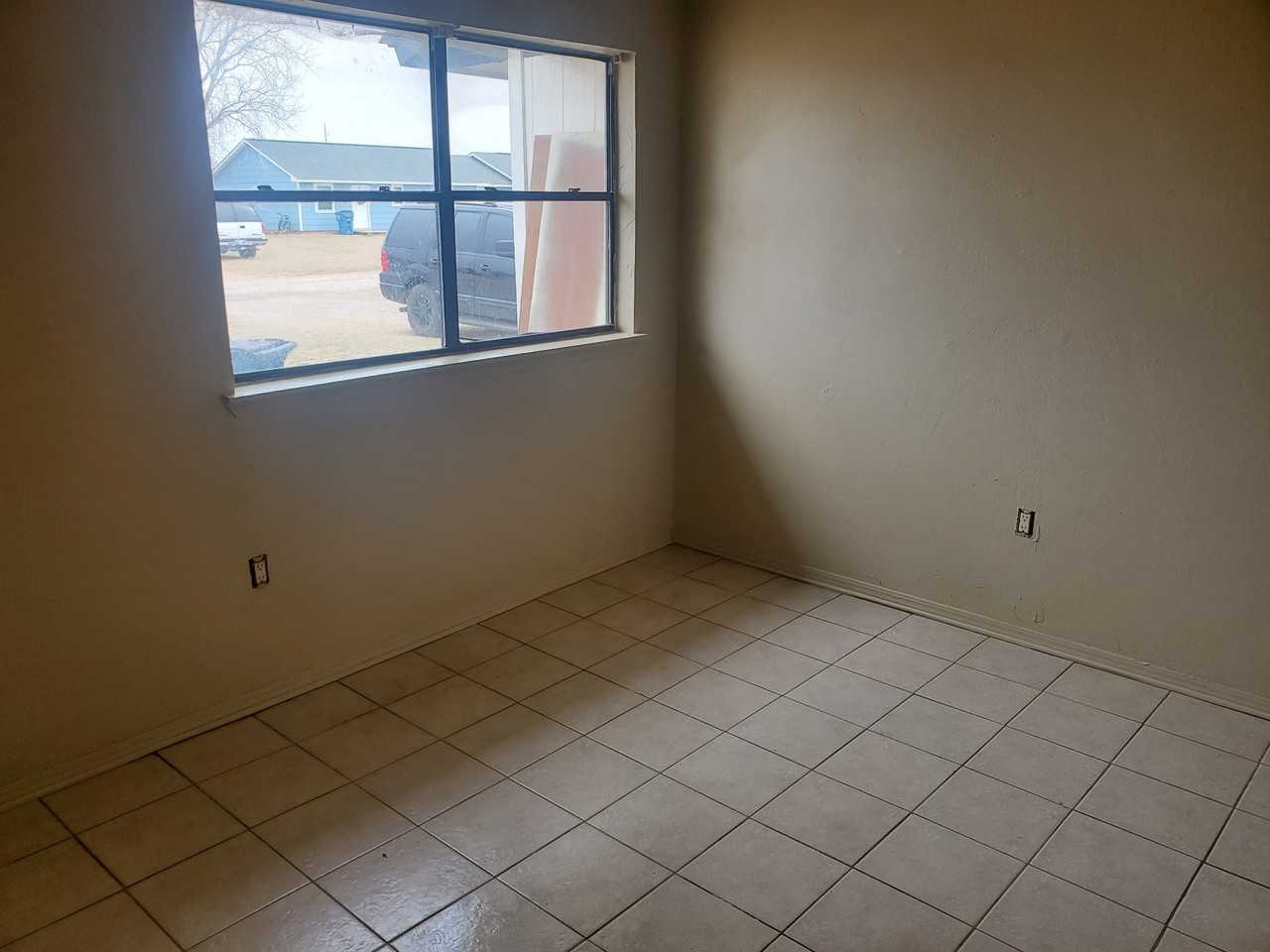 401 East St #B - Photo 2 of 11