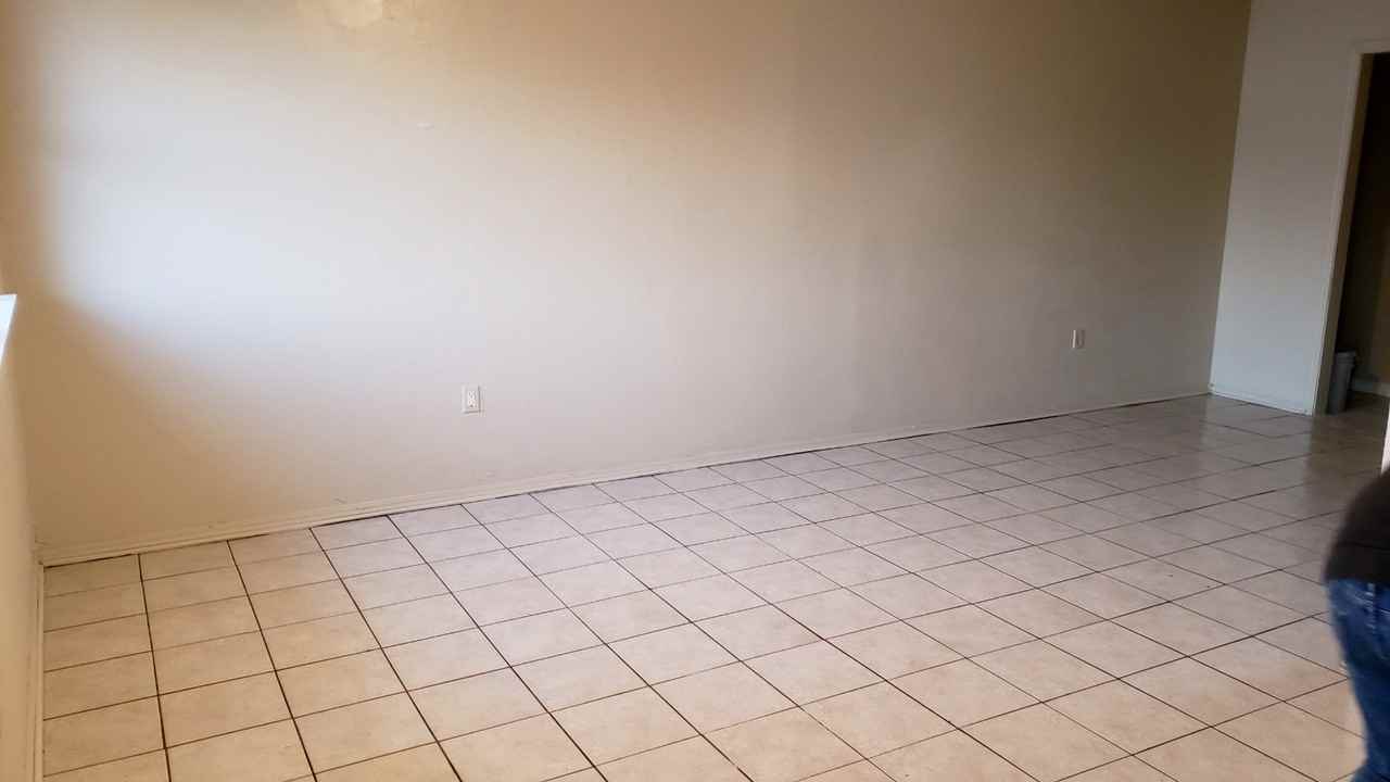 401 East St #B - Photo 7 of 11
