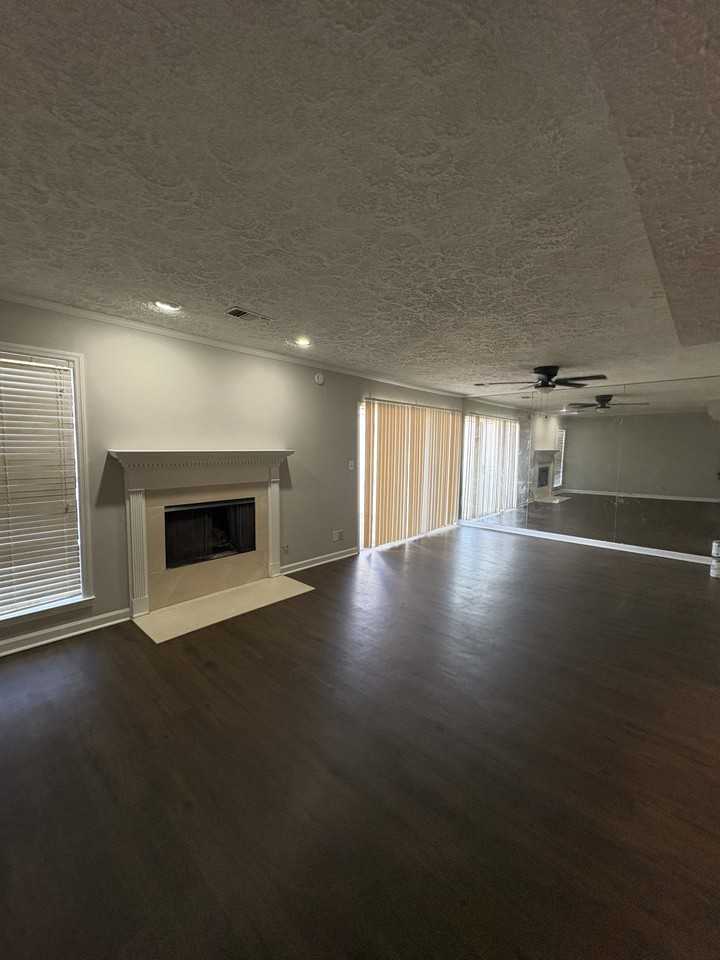 2100 Rexford Rd - Photo 5 of 12