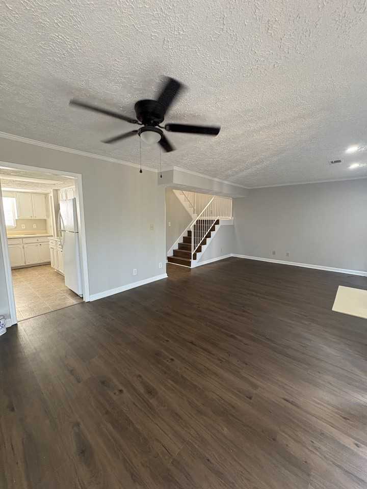 2100 Rexford Rd - Photo 6 of 12