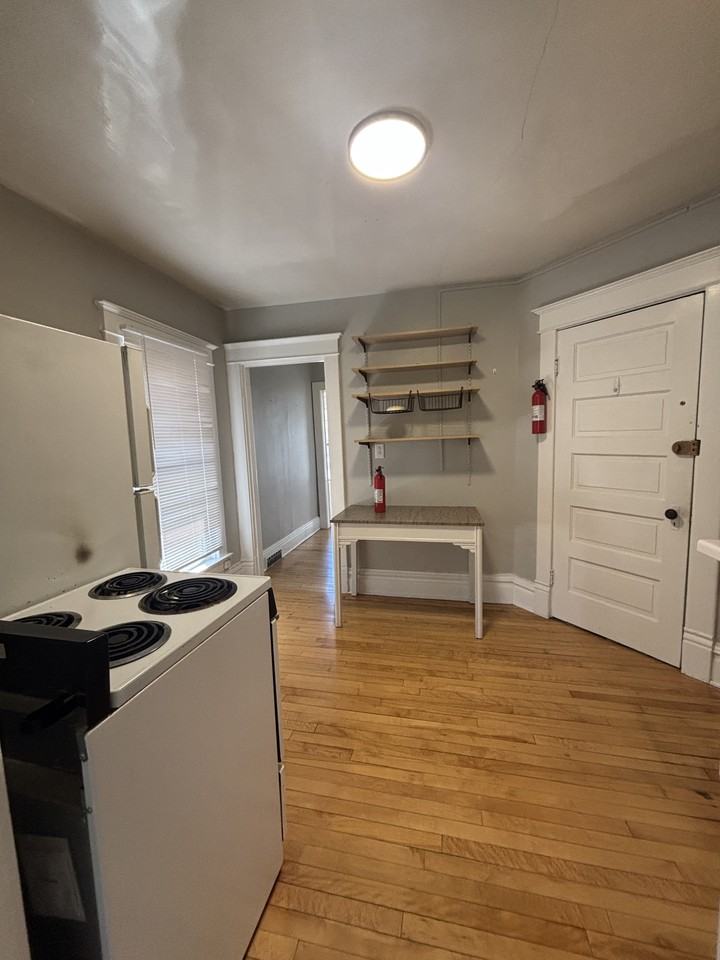 411 Dodge St #3 - Photo 2 of 8