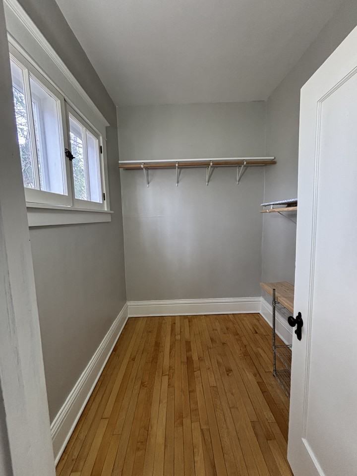 411 Dodge St #2 - Photo 5 of 9