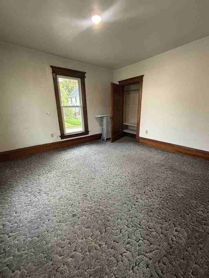 410 Dodge St - Photo 5 of 13