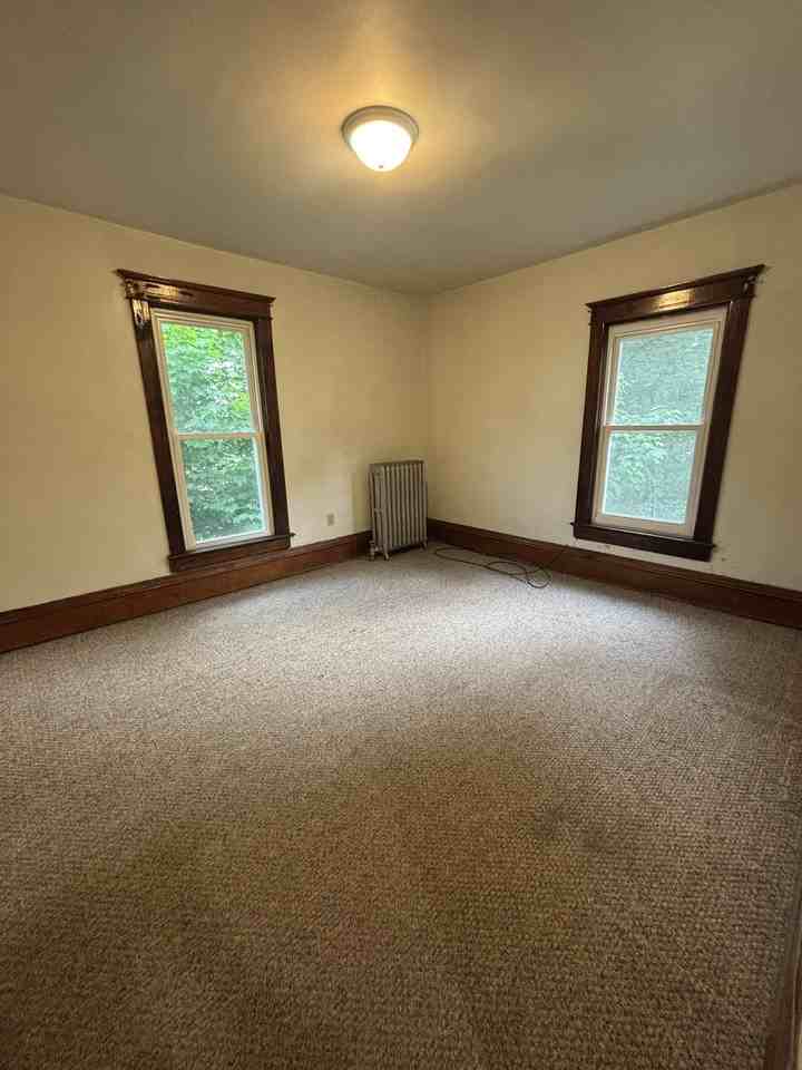 410 Dodge St - Photo 6 of 13