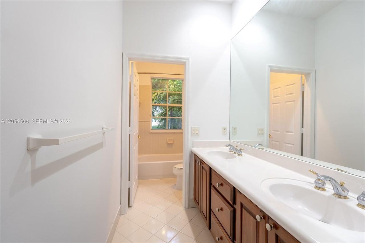 11213 Nw 71st Ter #11213 - Photo 7 of 27