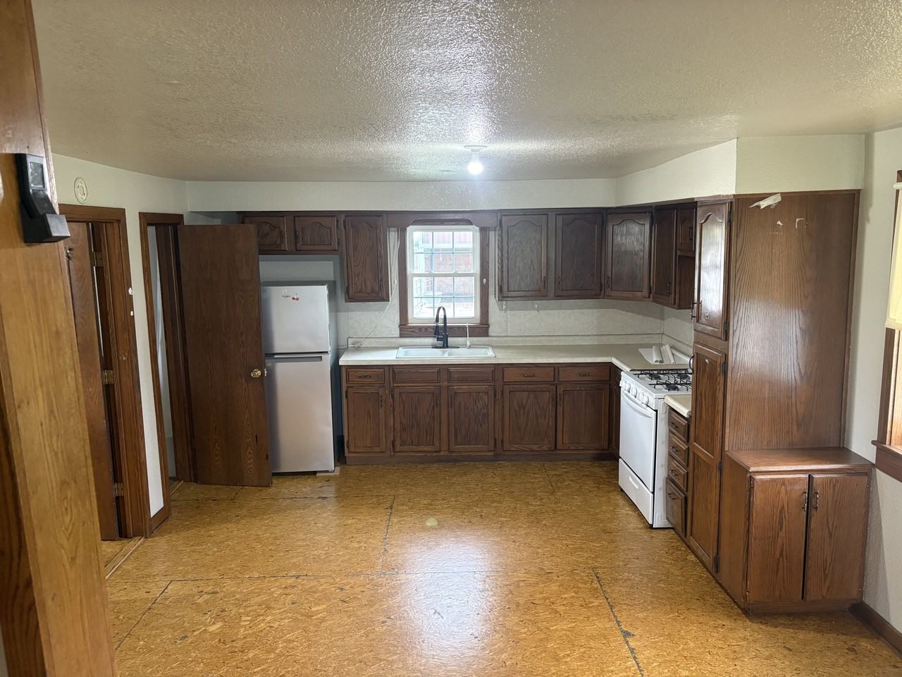 13333 Roth Rd - Photo 3 of 21