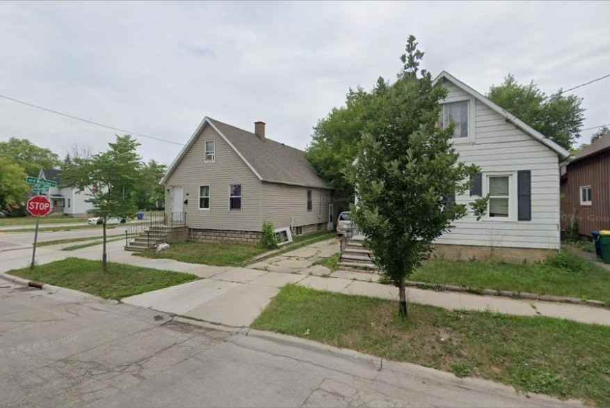 1009 Harvey St - Photo 2 of 2
