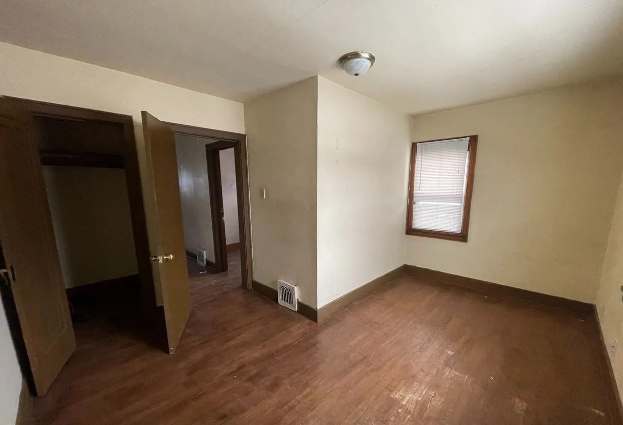 342 N Ashland Ave #A - Photo 2 of 3