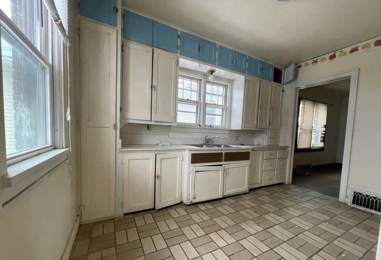 342 N Ashland Ave #A - Photo 3 of 3