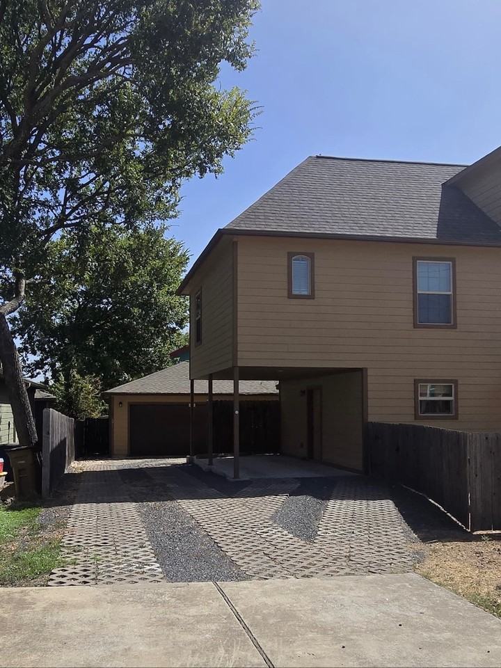 1703 E 16th St - Photo 2 of 15