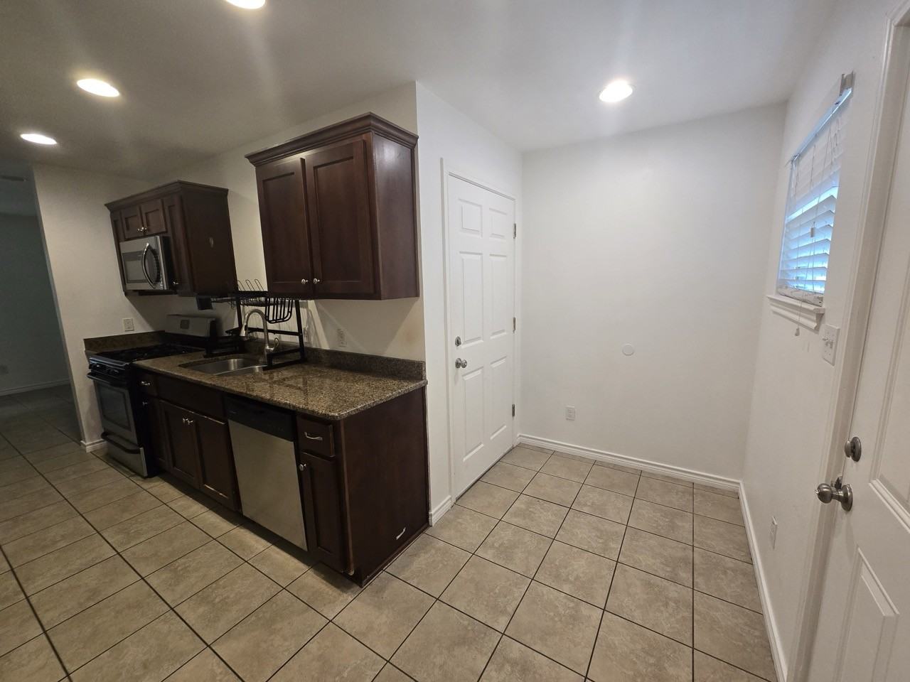 1703 E 16th St - Photo 4 of 15