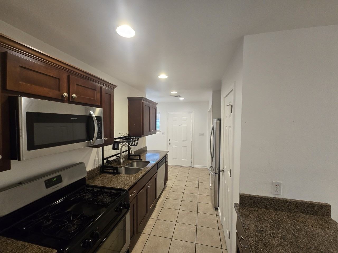 1703 E 16th St - Photo 6 of 15